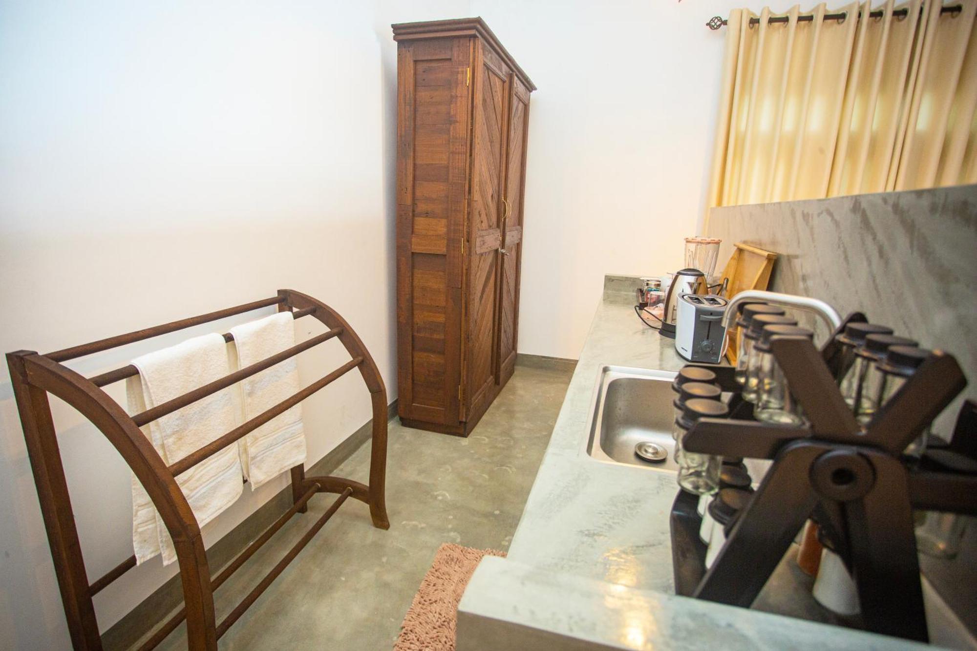 Aki Luna Lagoon Resort Hikkaduwa Eksteriør bilde