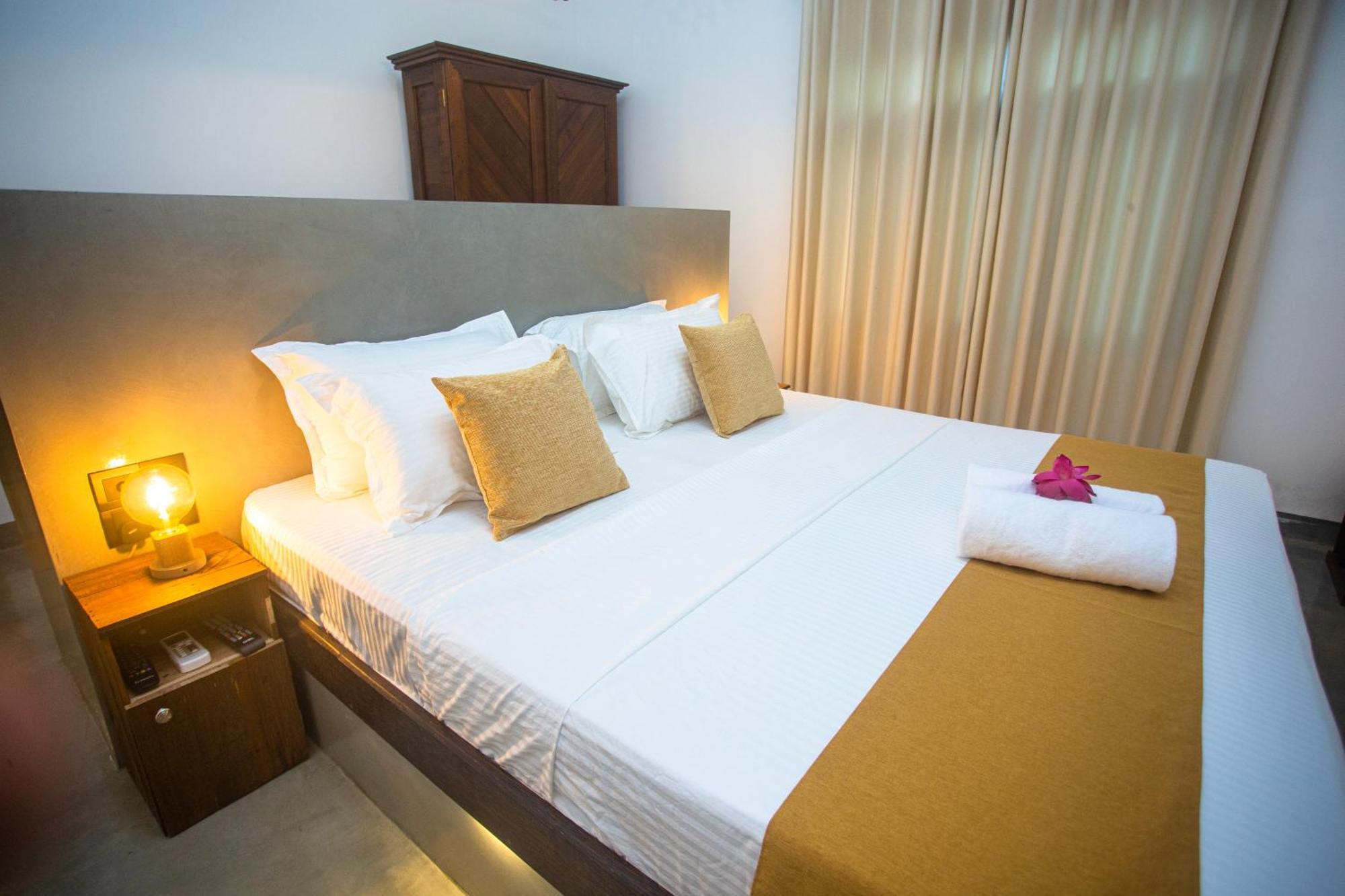 Aki Luna Lagoon Resort Hikkaduwa Eksteriør bilde