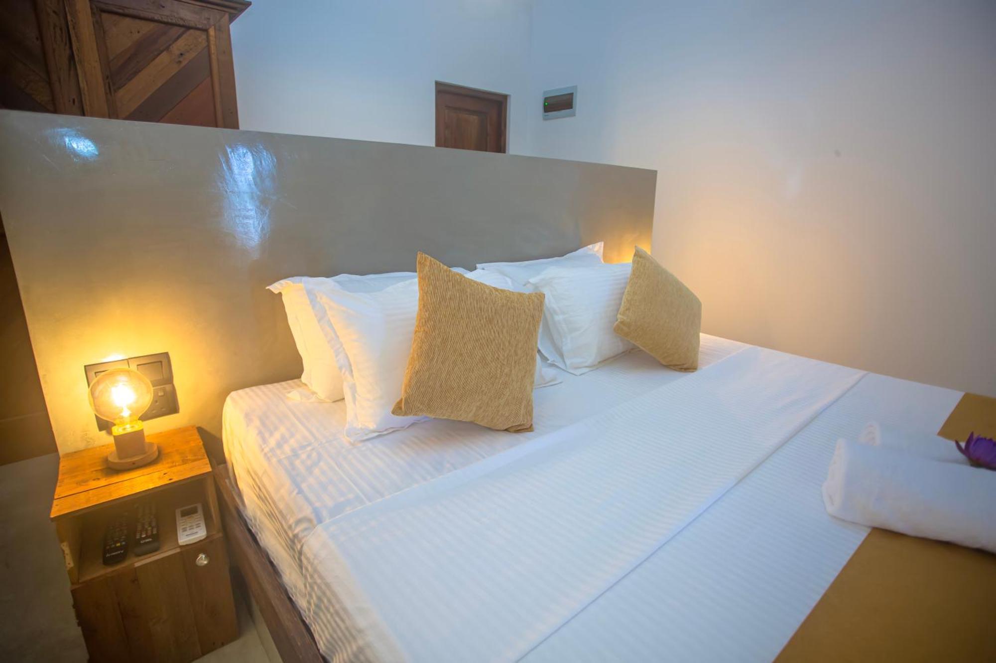 Aki Luna Lagoon Resort Hikkaduwa Eksteriør bilde