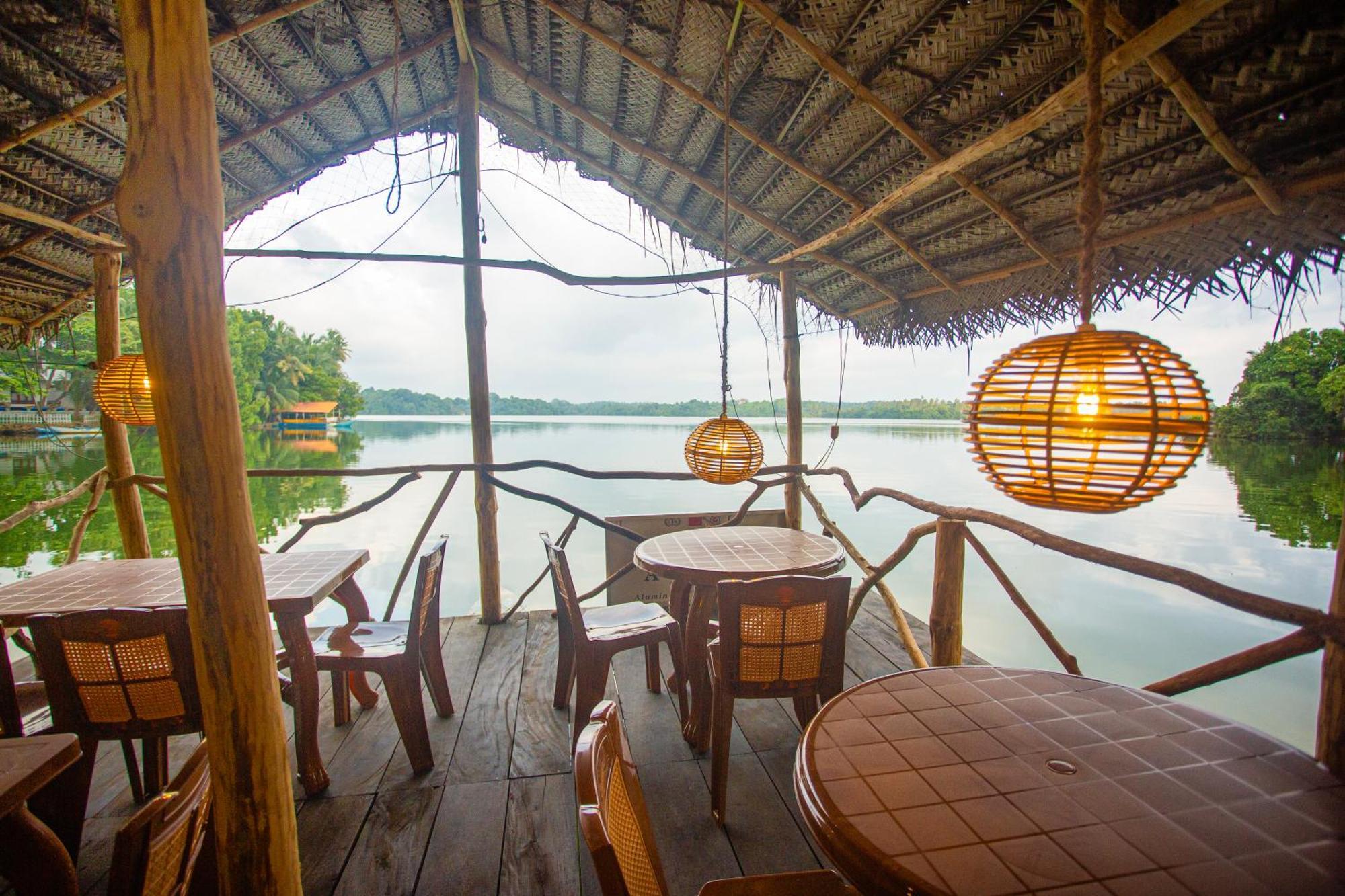 Aki Luna Lagoon Resort Hikkaduwa Eksteriør bilde