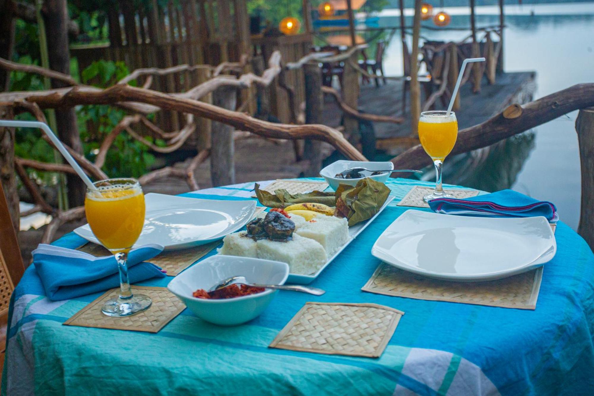 Aki Luna Lagoon Resort Hikkaduwa Eksteriør bilde